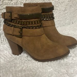 Super cute ankle boots - only worn once!
